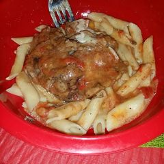 A picture of Spicy chicken thigh with penne pasta.