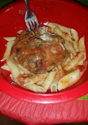A picture of Spicy chicken thigh with penne pasta.