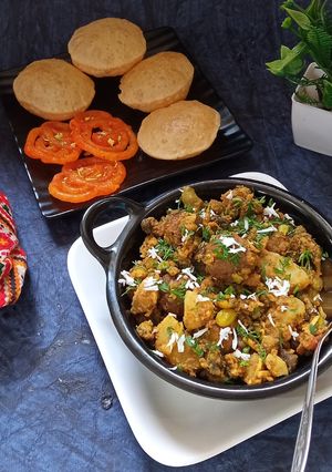 उंधीया (Undhiyu recipe in Hindi) रेसिपी मुख्य फोटो
