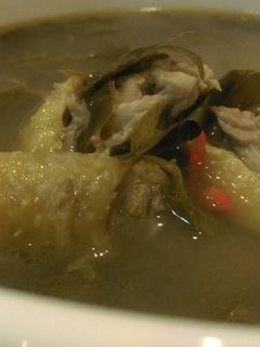 Hình của món Canh gà lá giang.