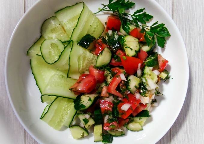 Салат из свежих помидоров и огурцов - калорийность и химический состав