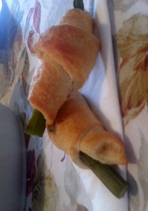A picture of Cream Cheese asparagus Rolls.
