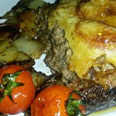 A picture of Sig's No Bun Cheeseburger Bake.