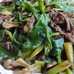 A picture of Chinese Stir-Fried Malabar Spinach (Tsuru-Murasaki).