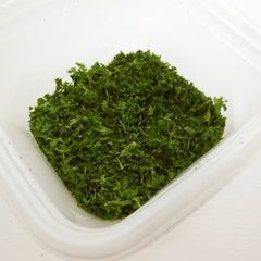 A picture of 5 Minutes in the Microwave! Dried Parsley.