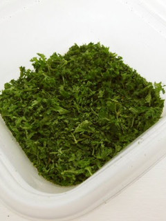 A picture of 5 Minutes in the Microwave! Dried Parsley.