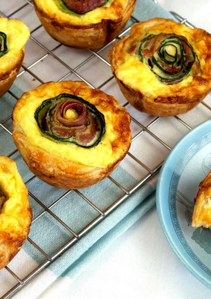 Una foto de Tartaletas de serrano y calabacín en espiral