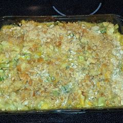 A picture of Cheesy chicken broccoli noodle bake.