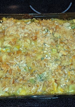 A picture of Cheesy chicken broccoli noodle bake.