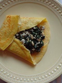 Foto de Crepes recheados com espinafres, requeijão e pinhões
