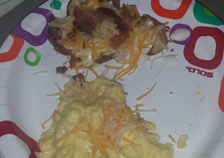 Smashed alfredo cheesy potatoes and eggs