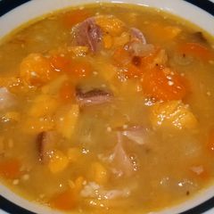 A picture of Rachaels Split pea and ham soup.