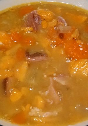 A picture of Rachaels Split pea and ham soup.