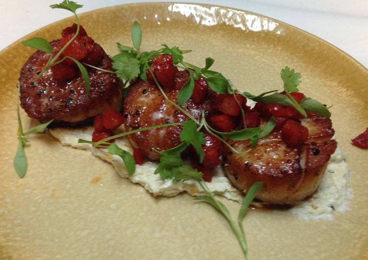 pan seared diver scallops with roasted artichoke,Chevre puree and fried chorizo
