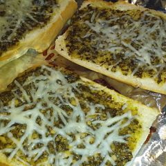 A picture of Pesto bread.