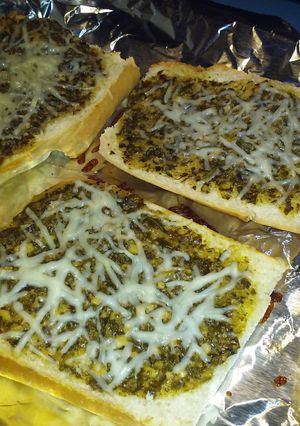 A picture of Pesto bread.