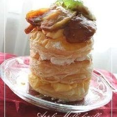 A picture of Caramelized Apple with Puff Pastry.