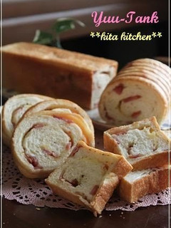 A picture of Bacon & Cheese Mini Bread Log.
