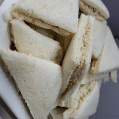 A picture of No salt chicken and egg sandwiches.