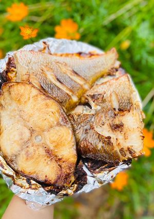 Hình của món Cá nướng sốt tỏi dầu hào.