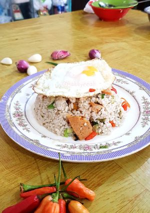 Foto resep Nasi goreng garlic|Nasi goreng bawang putih