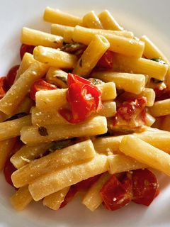Foto di Pasta con feta e pomodorini