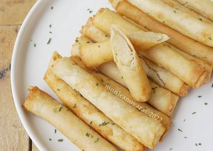 Cara bikin Stik Lumpia Ayam Keju (Snack MPASI 1th+) Cara bikin Stik Lumpia Ayam Keju (Snack MPASI 1th+)