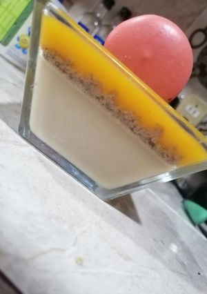 Una foto de Panna Cotta con Coulis de Durazno