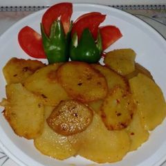 A picture of Fried potatoes 🍅🥔🌶️.