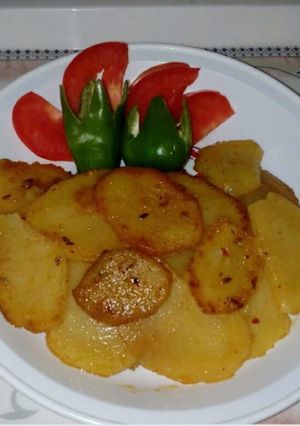 A picture of Fried potatoes 🍅🥔🌶️.