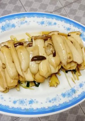 Hình của món Nấm đùi gà hấp.
