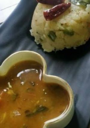 A picture of Vegetable Upma with Sambhar.
