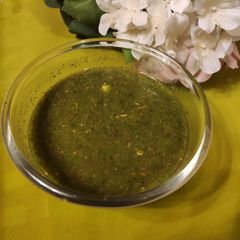 A picture of Green chutney.