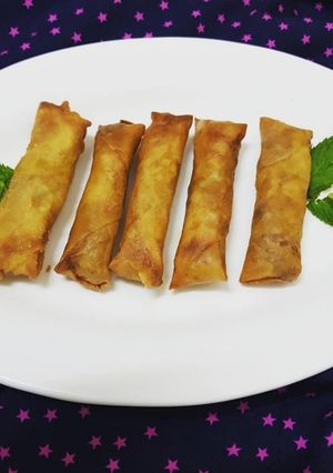 A picture of Chicken cheese spring rolls.