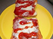 Gambar roti pizza sosej