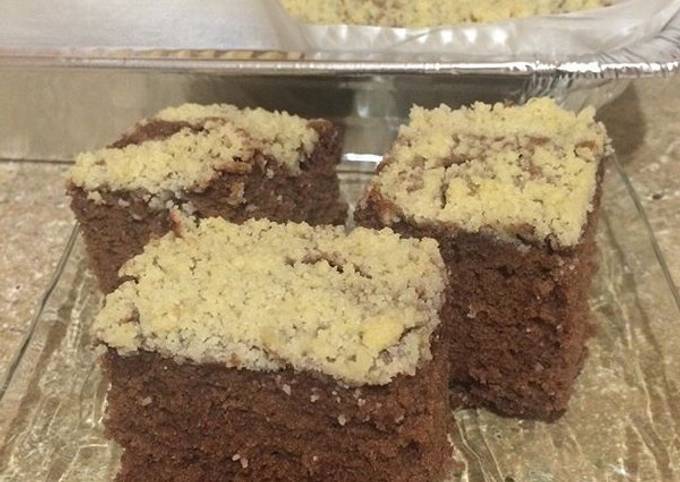 Steps to Make Quick Chocolate Crumb Cake