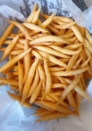 A picture of Indonesian traditional cheese sticks (Telor gabus).