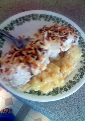 A picture of Sierra's Coconut Cream Pie.