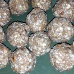 A picture of Peanut Butter Balls 100 cals or LESS.