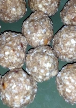 A picture of Peanut Butter Balls 100 cals or LESS.