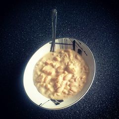 A picture of creamy white chili.