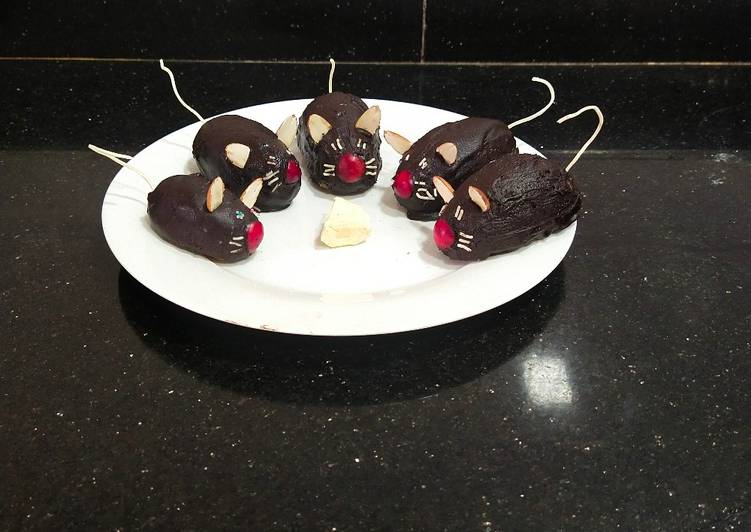 Steps to Prepare Favorite Yummy chocolate cake mice