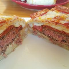 A picture of Kauri's Pizza Burger.