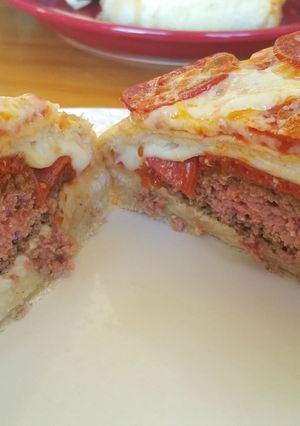 A picture of Kauri's Pizza Burger.