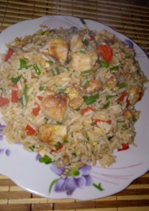 Una foto de Chaufa al paso (ingredientes a mano)