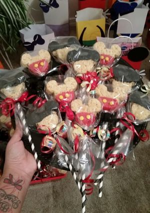 A picture of Super Cute Mickey Ears Rice Krispie Treats.