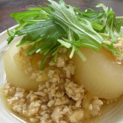 A picture of Lightly Flavored Daikon Radish with Chicken Ankake Sauce.