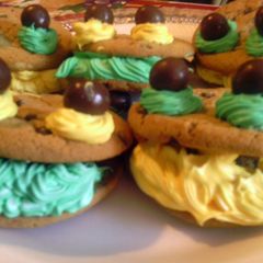 A picture of sunshine fun cookies.