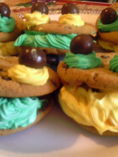 A picture of sunshine fun cookies.