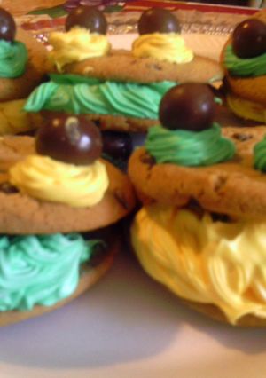 A picture of sunshine fun cookies.